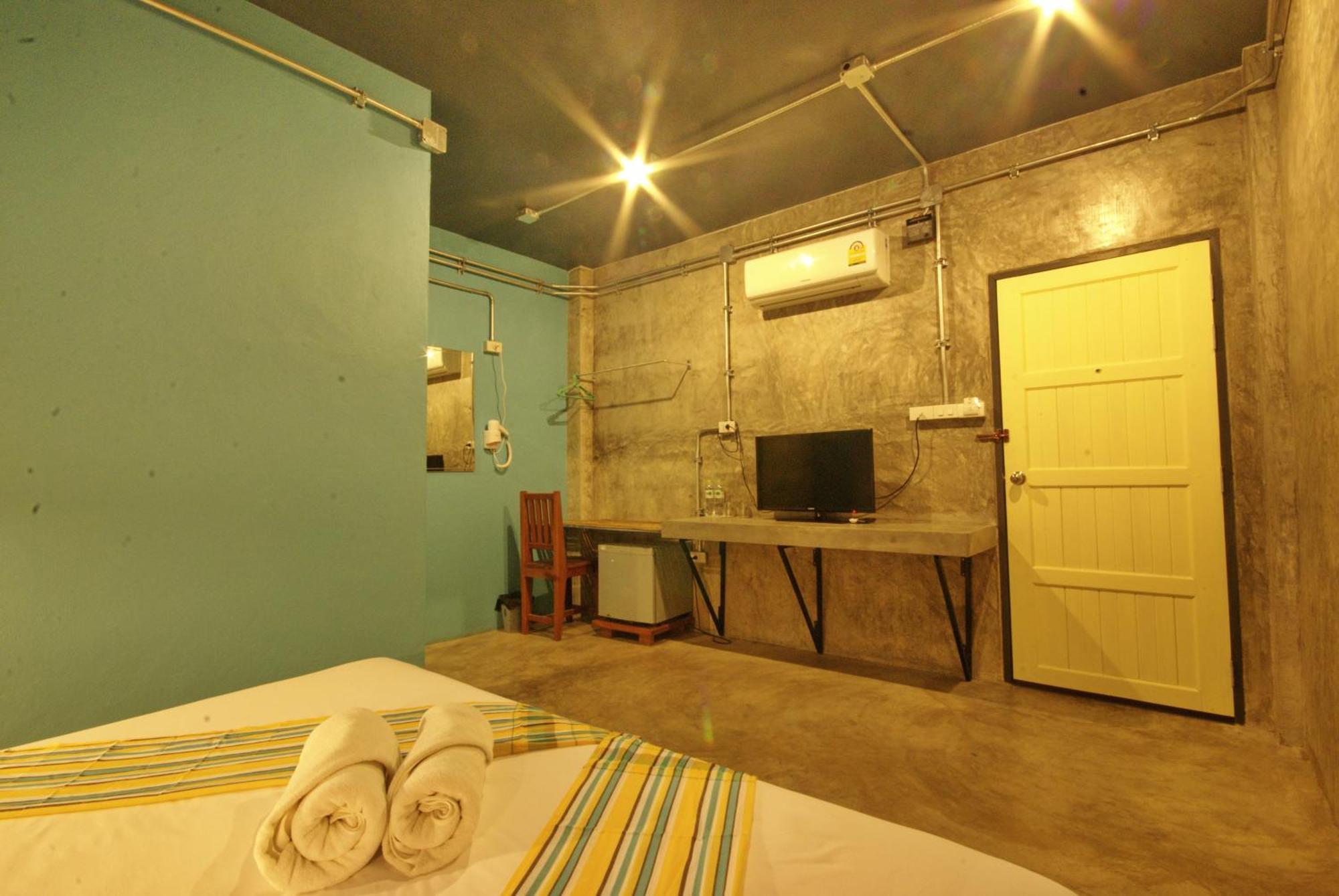 Seabox Khaolak Hostel Khao Lak Dış mekan fotoğraf